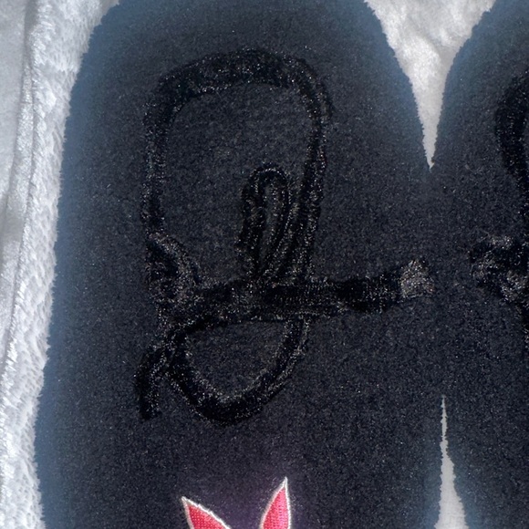 PLAYBOY Black Plush Slip-On Slippers with Pink Bunny Emblem - Picture 5 of 8